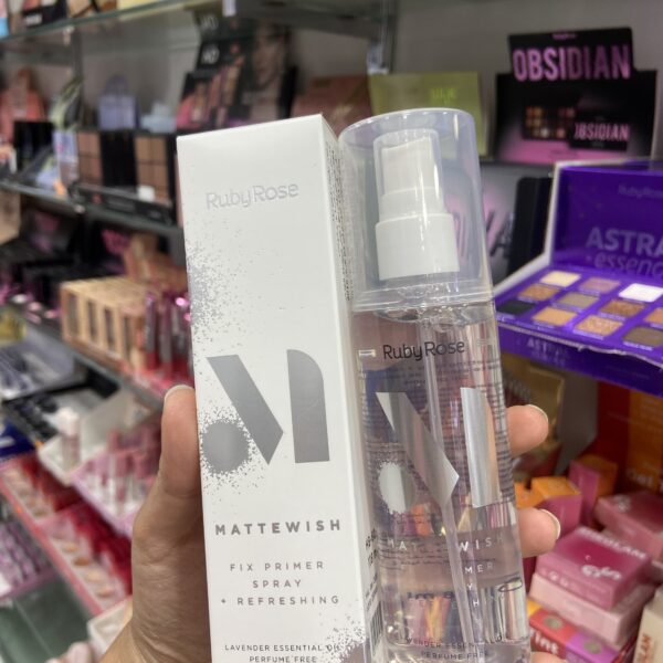 Fixateur makeup ruby rose