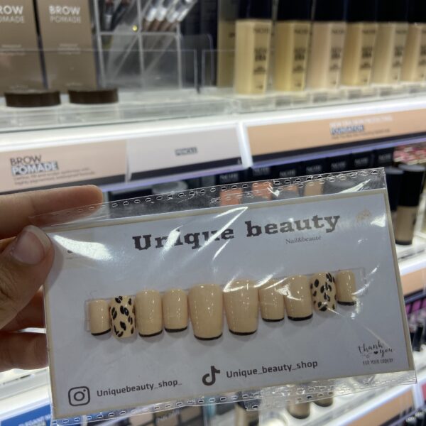 Press on nails leopard