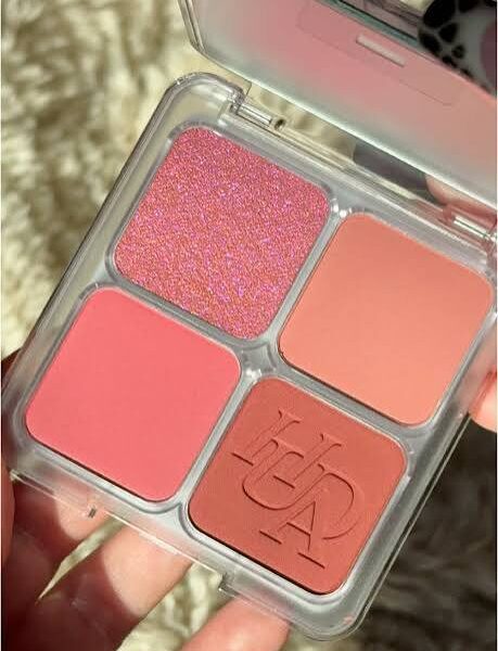 Palette blush filter Huda beauty rose berry